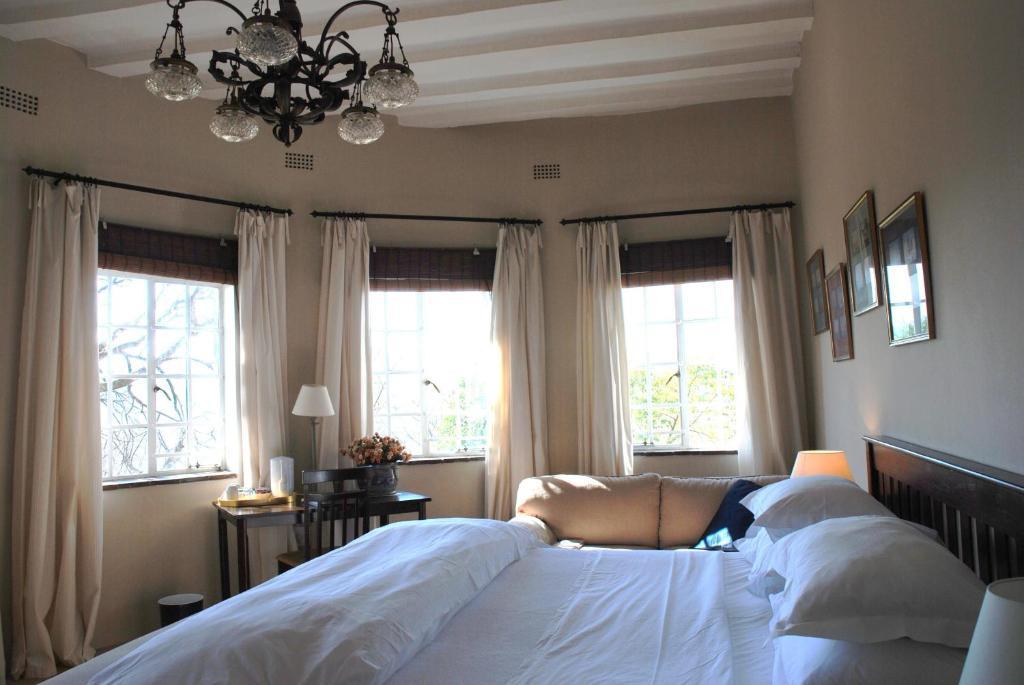 Chartwell Castle & Guest House Стая снимка