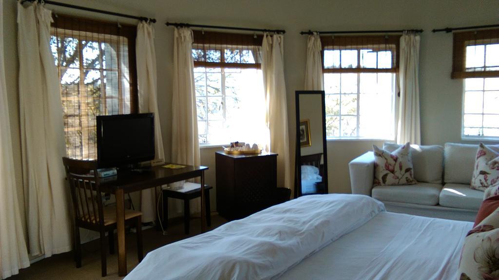 Chartwell Castle & Guest House Екстериор снимка